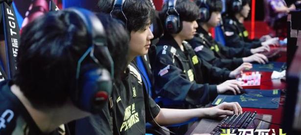 雷竞技-Faker爆冷击败老鹰，出色防守引爆全场！的简单介绍