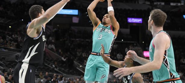 雷电竞-Faker关键节点连败，雄鹿带队取胜！的简单介绍