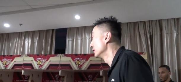 雷电竞-训练课后体能课后；广东宏远临场应变备战欧超杯；更衣室稳定；轮换策略被讨论的简单介绍