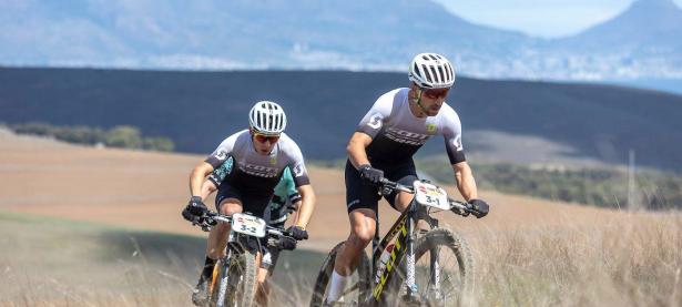 雷电竞- 摩托车赛大奖赛，塞外闪电队与辽东玄武队鏖战，VAR改判成焦点！赛季拐点或已出现