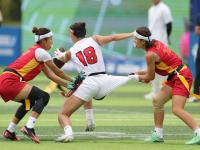 雷竞技-关于橄榄球友谊赛上演强强对话，江汉霹雳队淘汰对手徽州天虎队，战术调整见效；中场绞杀压制对手的信息