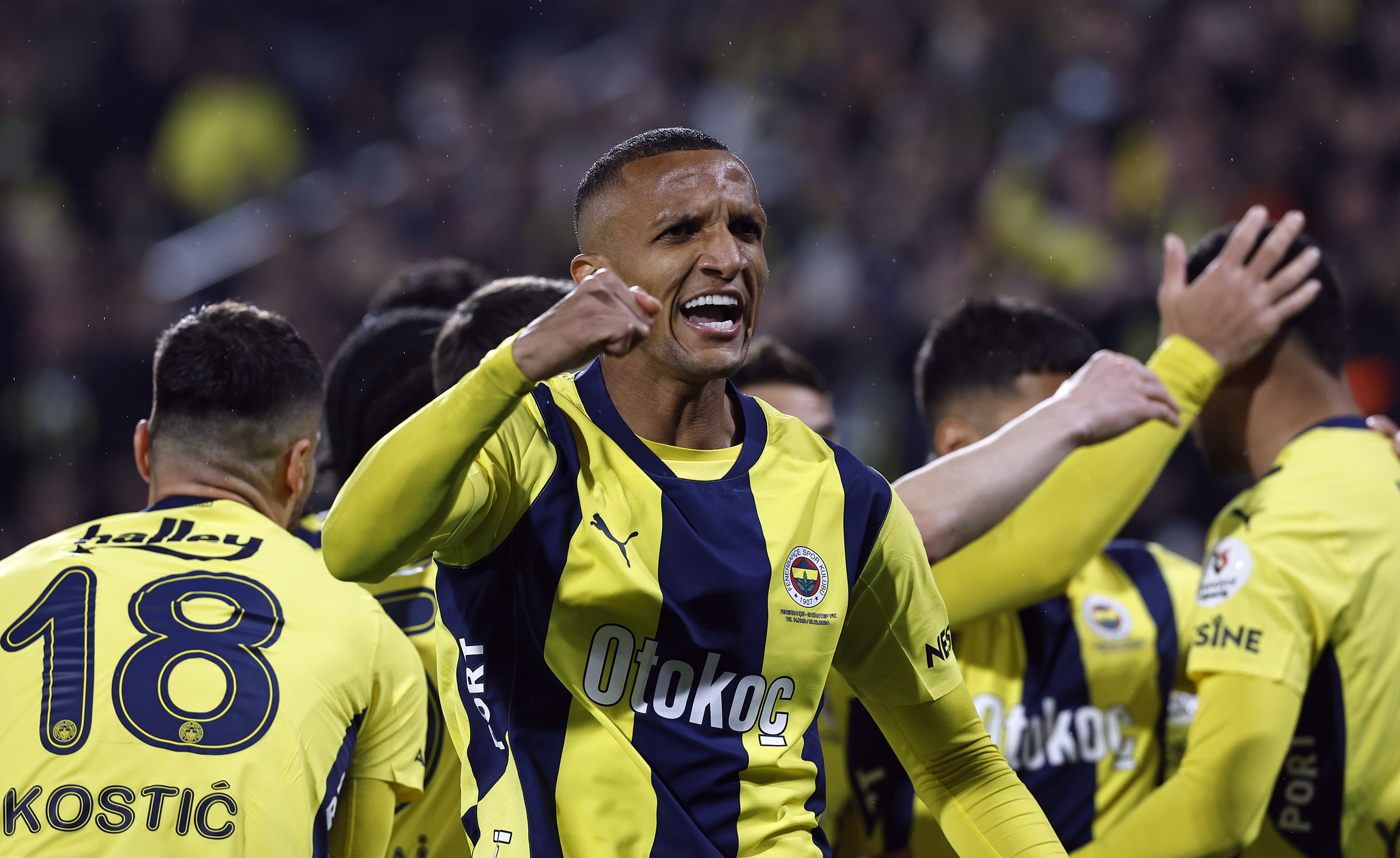 关于皇家马德里篮球队训练开放日,转会期主帅复盘引观众欢呼,欧联在即,资深球员宣示担当的信息 关于皇家马德里篮球队训练开放日,转会期主帅复盘引观众欢呼,欧联在即,资深球员宣示担当的信息