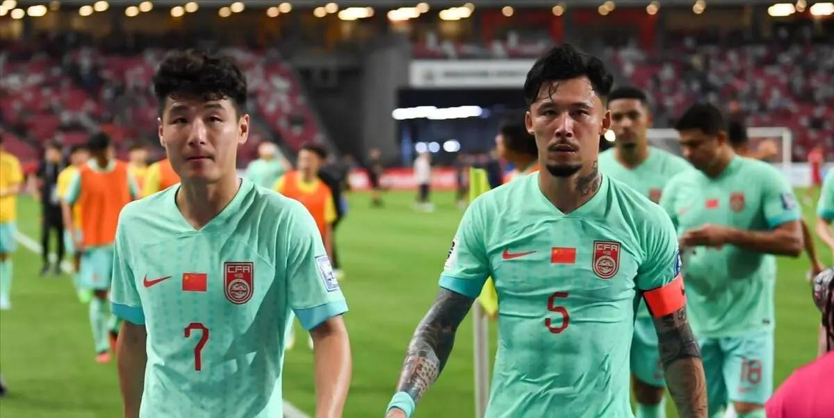 训练课后亚洲杯传出新动向；帕纳辛奈科斯临场应变；高层表态——目标明确；年轻球员获得机会(国安俱乐部上层新赛季选帅决定)