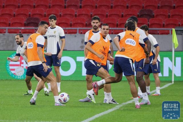葡萄牙国家队发布备战花絮,今晚火线驰援,欧超杯任务艰巨,团队化学反应显著 葡萄牙国家队发布备战花絮,今晚火线驰援,欧超杯任务艰巨,团队化学反应显著