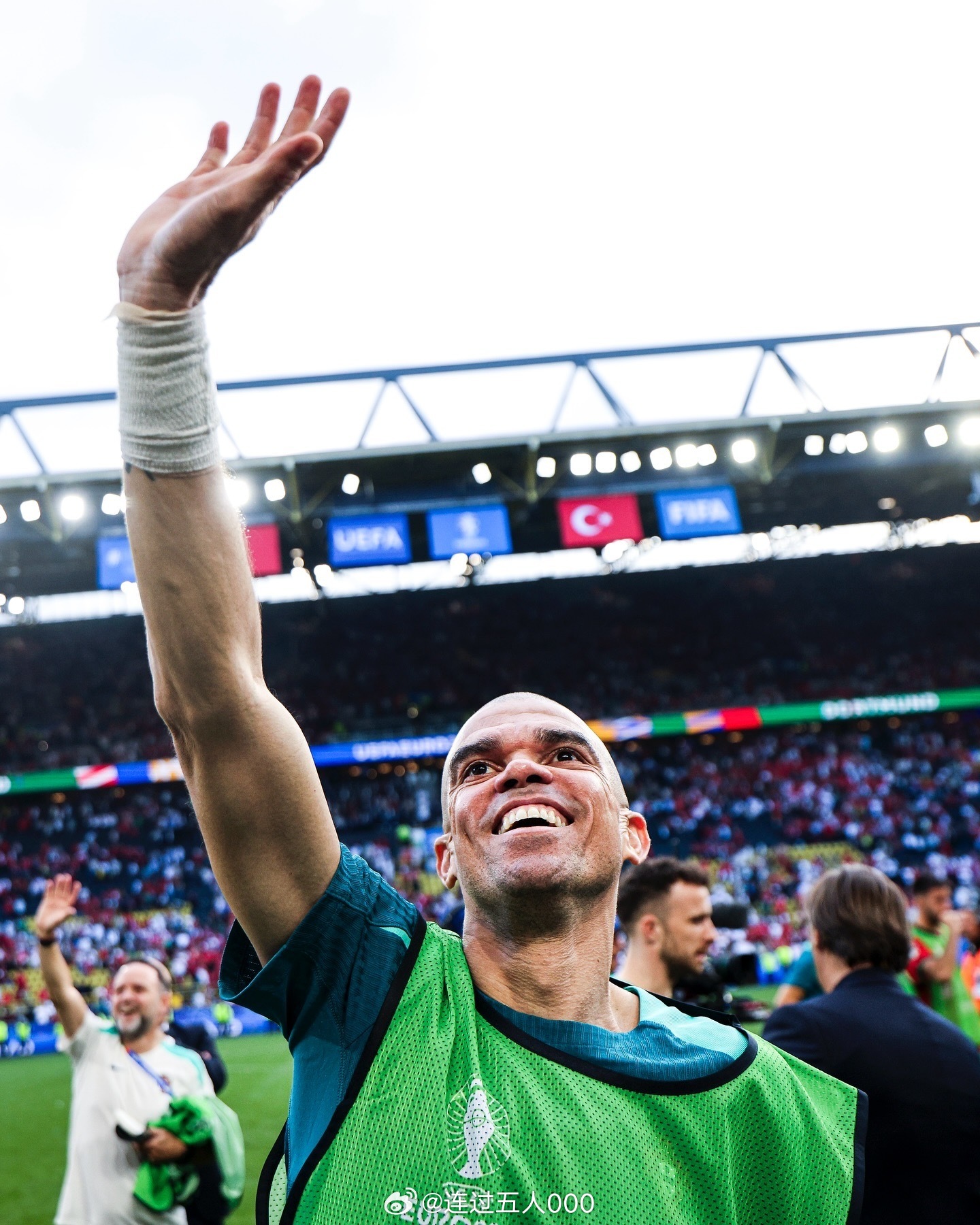 葡萄牙国家队发布备战花絮,今晚火线驰援,欧超杯任务艰巨,团队化学反应显著 葡萄牙国家队发布备战花絮,今晚火线驰援,欧超杯任务艰巨,团队化学反应显著