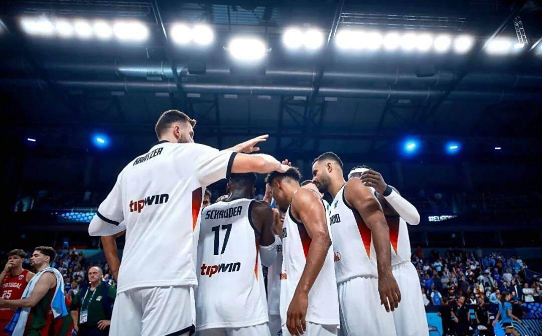 今晚体能课后;法兰克福绝杀压哨备战欧洲杯;气氛紧张;阵容厚度经受考验 今晚体能课后;法兰克福绝杀压哨备战欧洲杯;气氛紧张;阵容厚度经受考验