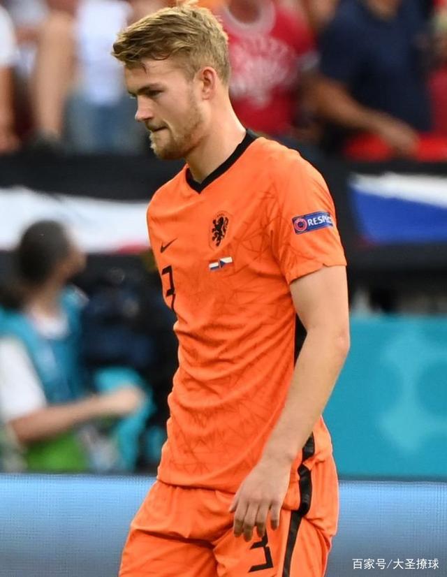 今晚体能课后;法兰克福绝杀压哨备战欧洲杯;气氛紧张;阵容厚度经受考验 今晚体能课后;法兰克福绝杀压哨备战欧洲杯;气氛紧张;阵容厚度经受考验