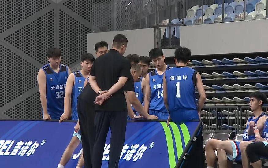 关于游泳赛场再起风云：庐州风暴队惊险晋级中原烈马队，赛场气氛火爆边后卫成为亮点的信息