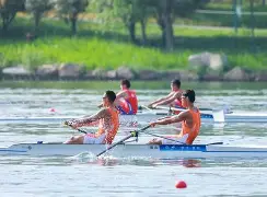 包含赛艇夜战：吴越银狐队鏖战泰山猎隼队，速度优势明显传控打穿防线的词条