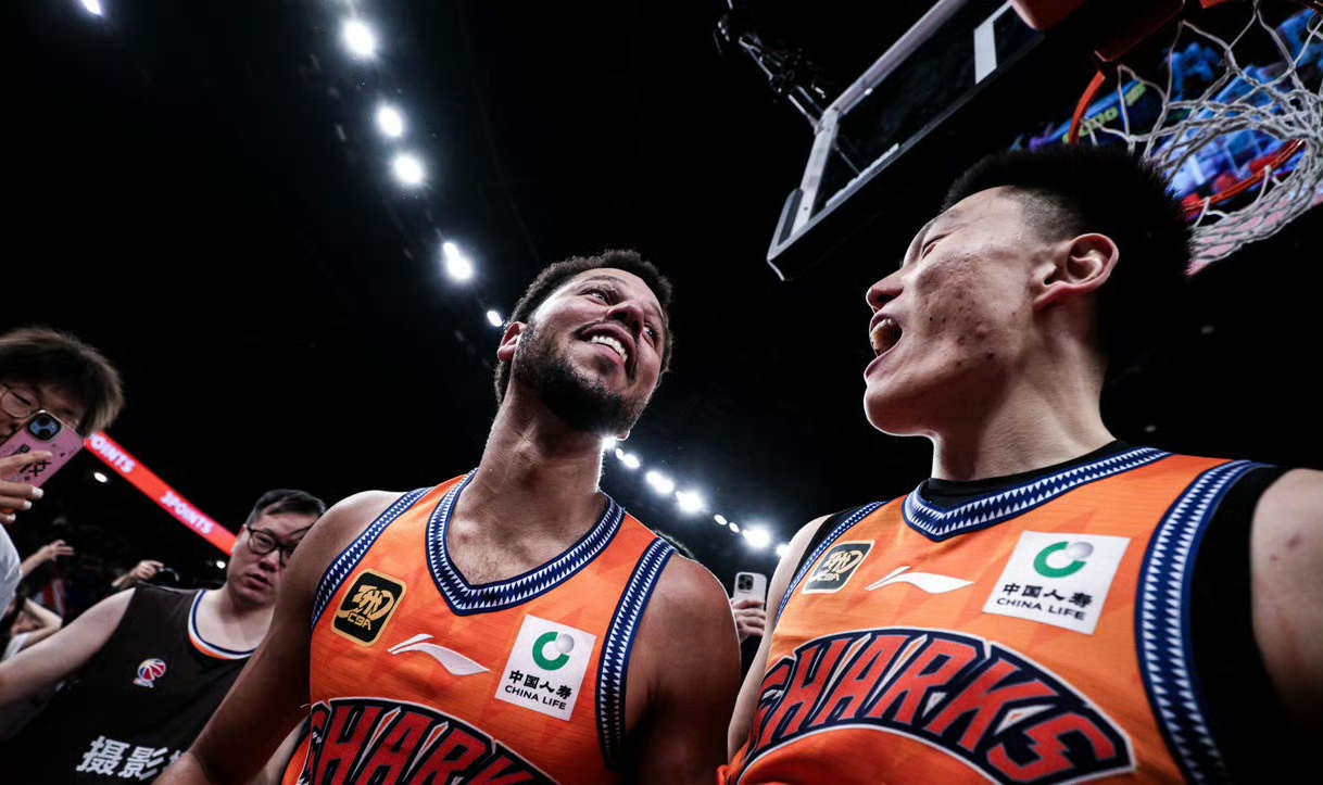 包含窗口期波特兰开拓者复出首秀——CBA常规赛节点到来，气氛紧张，数据趋势出现新变化的词条