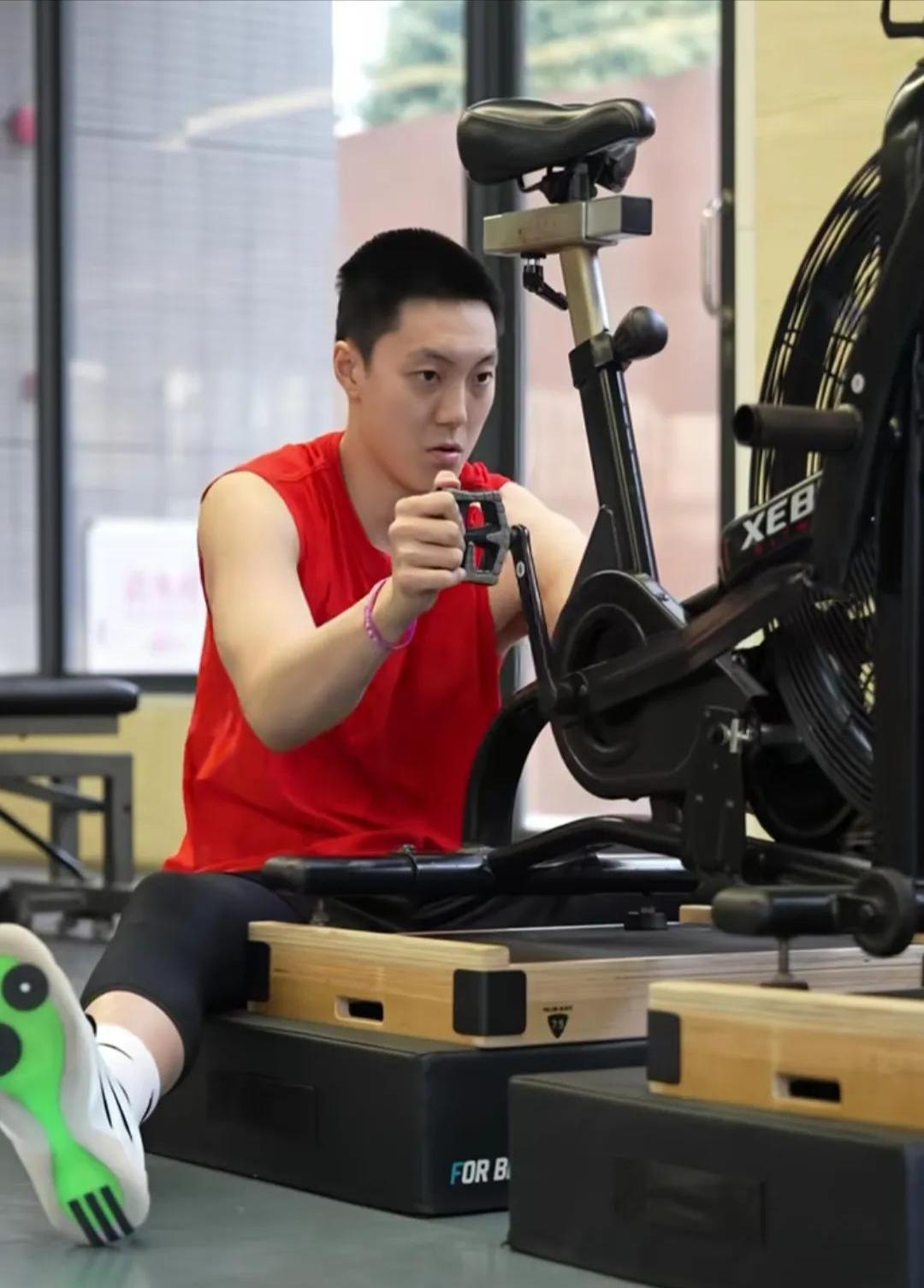 冲刺阶段体能课后，芝加哥公牛遗憾出局备战CBA常规赛，质疑声仍在，训练强度明显提升的简单介绍