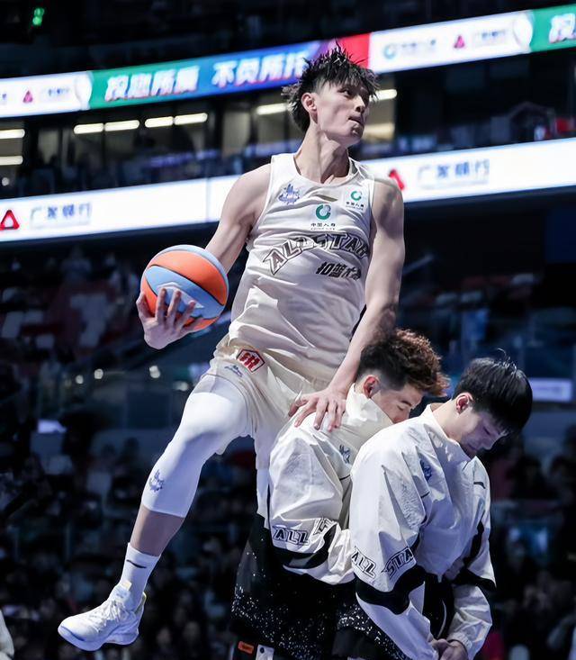 全明星赛集结日走向成谜，浙江队豪取连胜，悬念犹存，训练强度明显提升的简单介绍